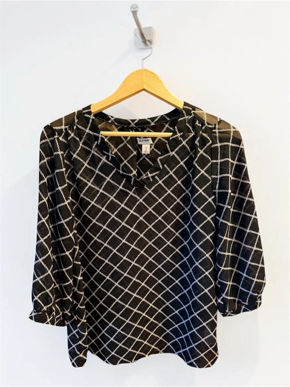 Old Navy Black & White Windowpane Geometric Sheer V-Neck Peasant Blouse Like New